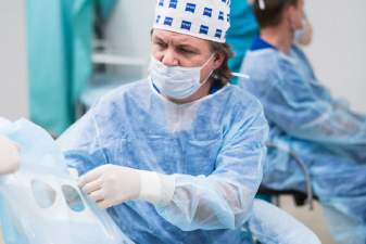 Первая в России операция по имплантации пресбиопической ФИОЛ